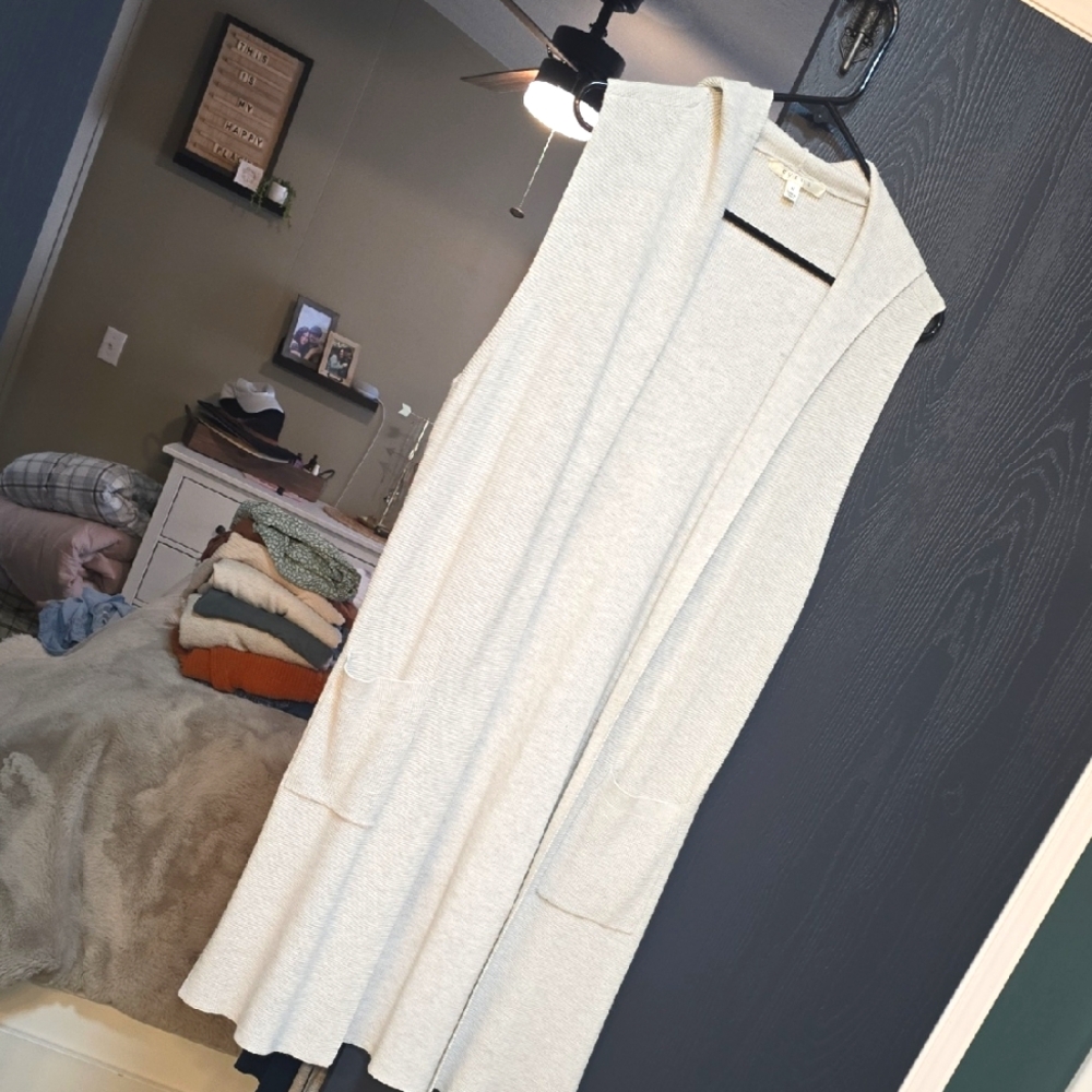 Cyrus Light Gray Knit Sleeveless Cardigan
